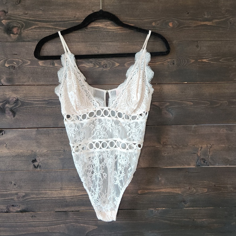 Victoria's Secret Lingerie Teddy Bodysuit Small Cream Pink Floral‎ Crochet Lace